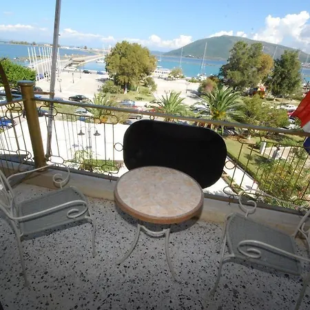 λευκάς